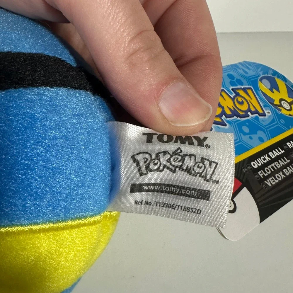 Pokemon TOMY Quick Ball Plush Blue Yellow Poke Ball Toy T19306 NWT 2017‎